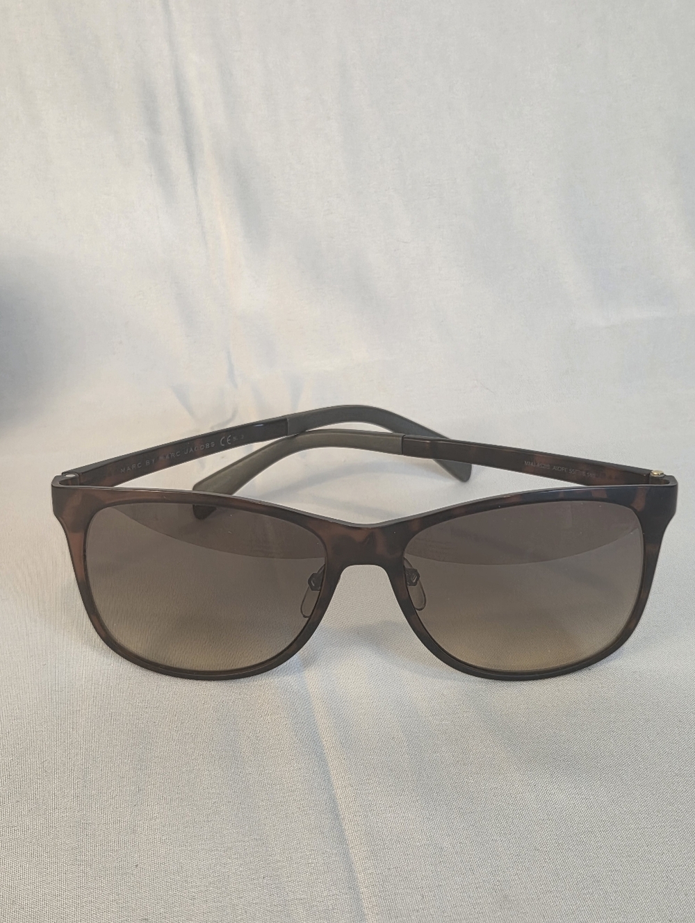Marc By Marc Jacobs Womens/Unisex Tortoiseshell Sunglasses with Gradient Lenses - Picture 12 of 12